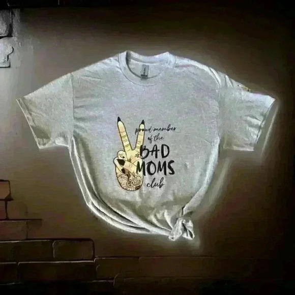 T-Shirt in Light Gray (Bad Moms Club) Size M - Picture 3 of 3